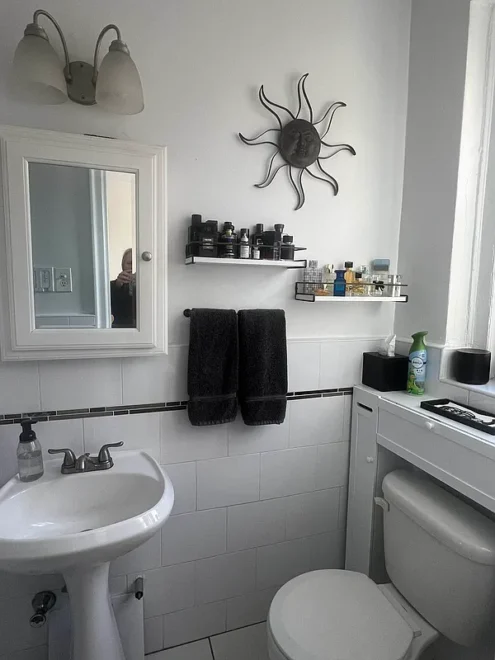 3015 Riverdale Avenue #3J bath