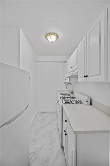 2102 Holland 6D kitchen