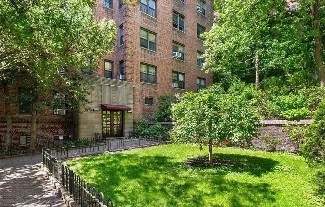 3015 Riverdale Avenue exterior