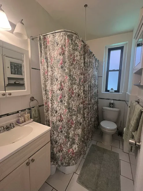 3015 Riverdale 1H bath