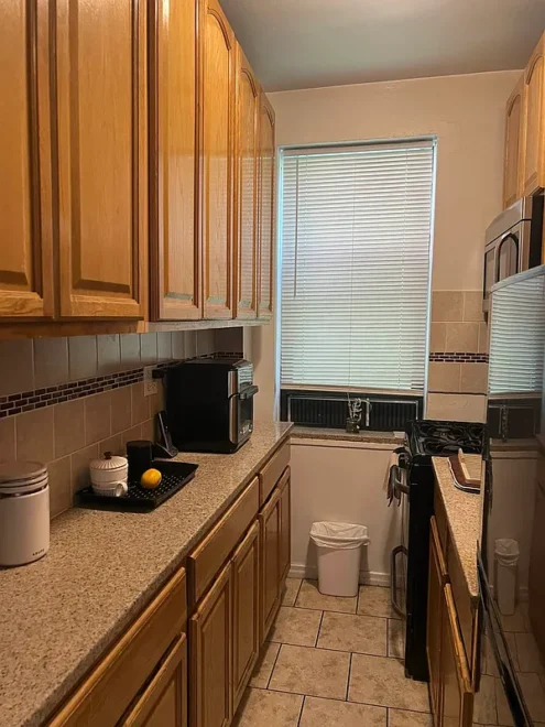 3015 Riverdale 1H kitchen