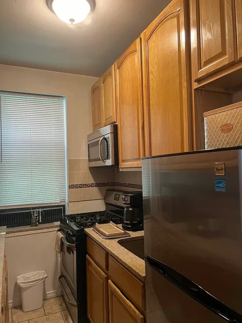 3015 Riverdale 1H kitchen
