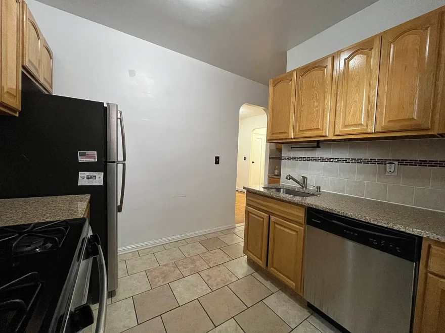 3017 Riverdale 3F