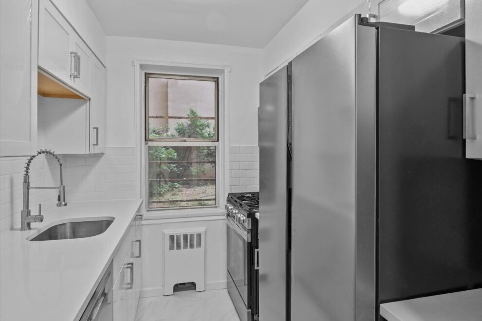 3720 Independence Ave #1 kitchen